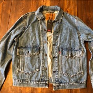 Levi’s trucker jacket. Medium. Light wash.